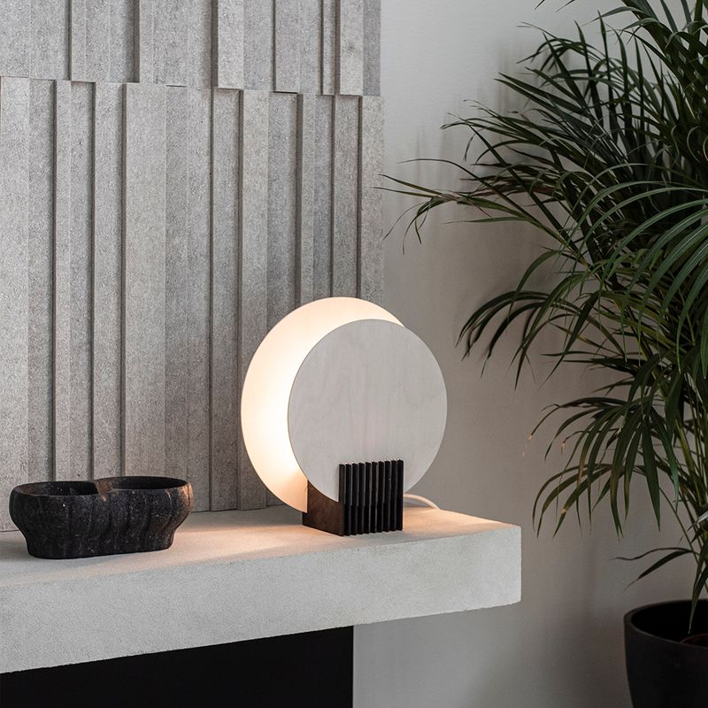 RATIA juhlistaa perustajansa Ristomatti Ratian 80-vuotissyntymäpäivää lanseeraamalla pöytävalaisimen