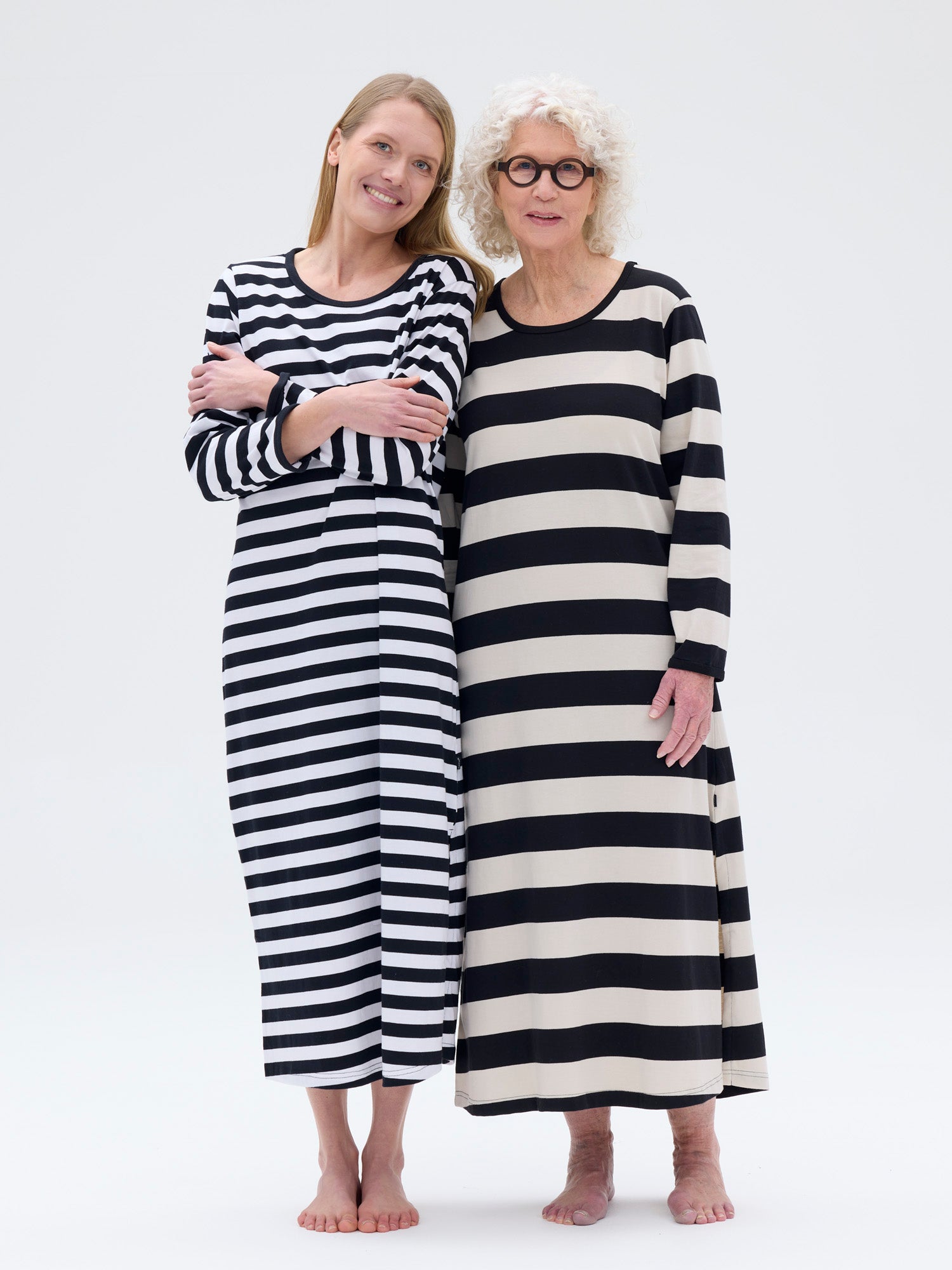 Fanni Yöpaita Raita, Musta/Hiekka