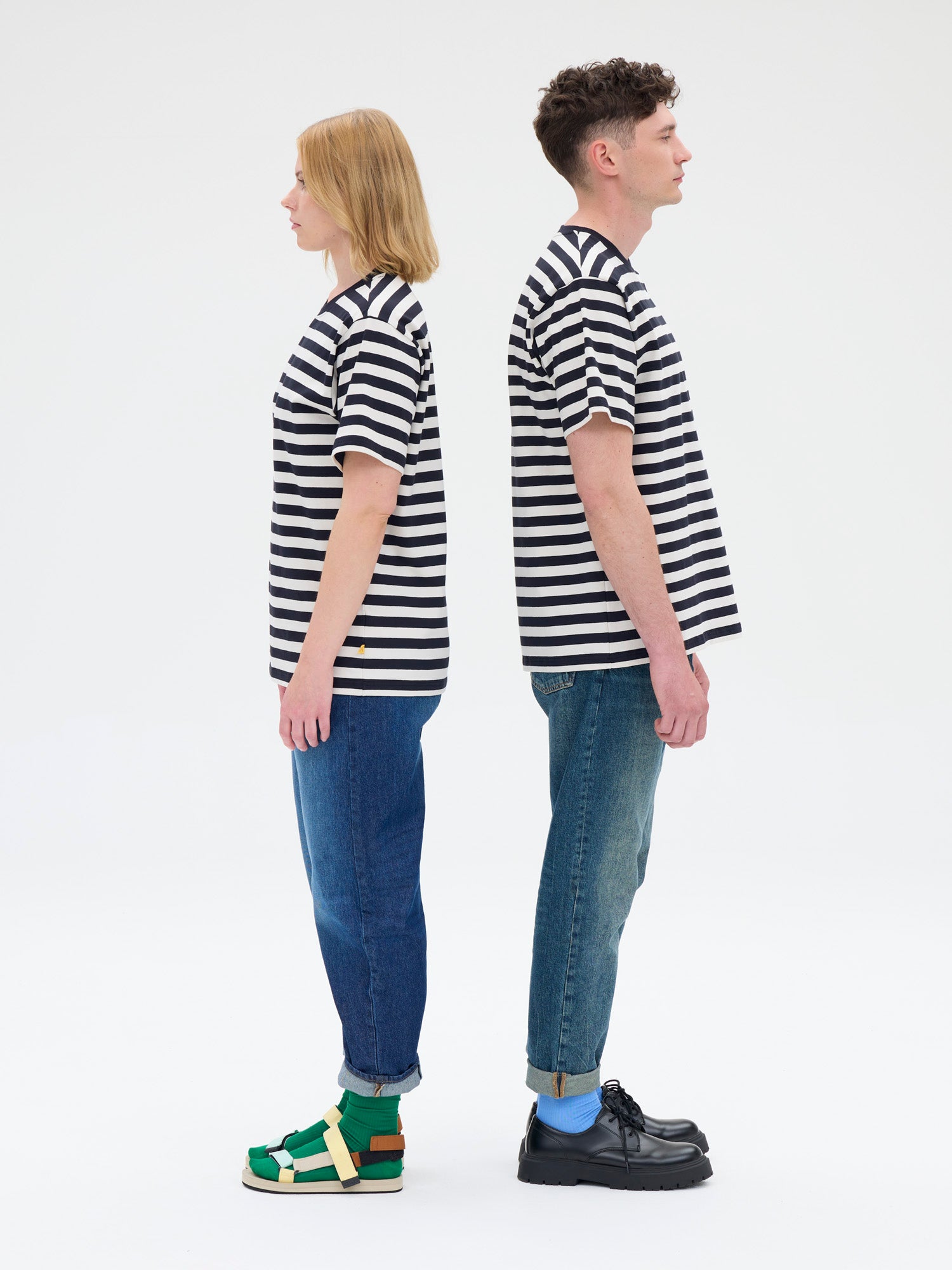 Unisex T-paita Novato Raita, Musta/Valkoinen