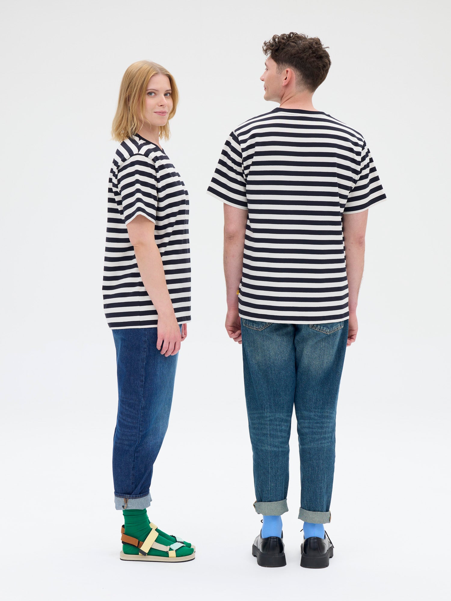 Unisex T-paita Novato Raita, Musta/Valkoinen