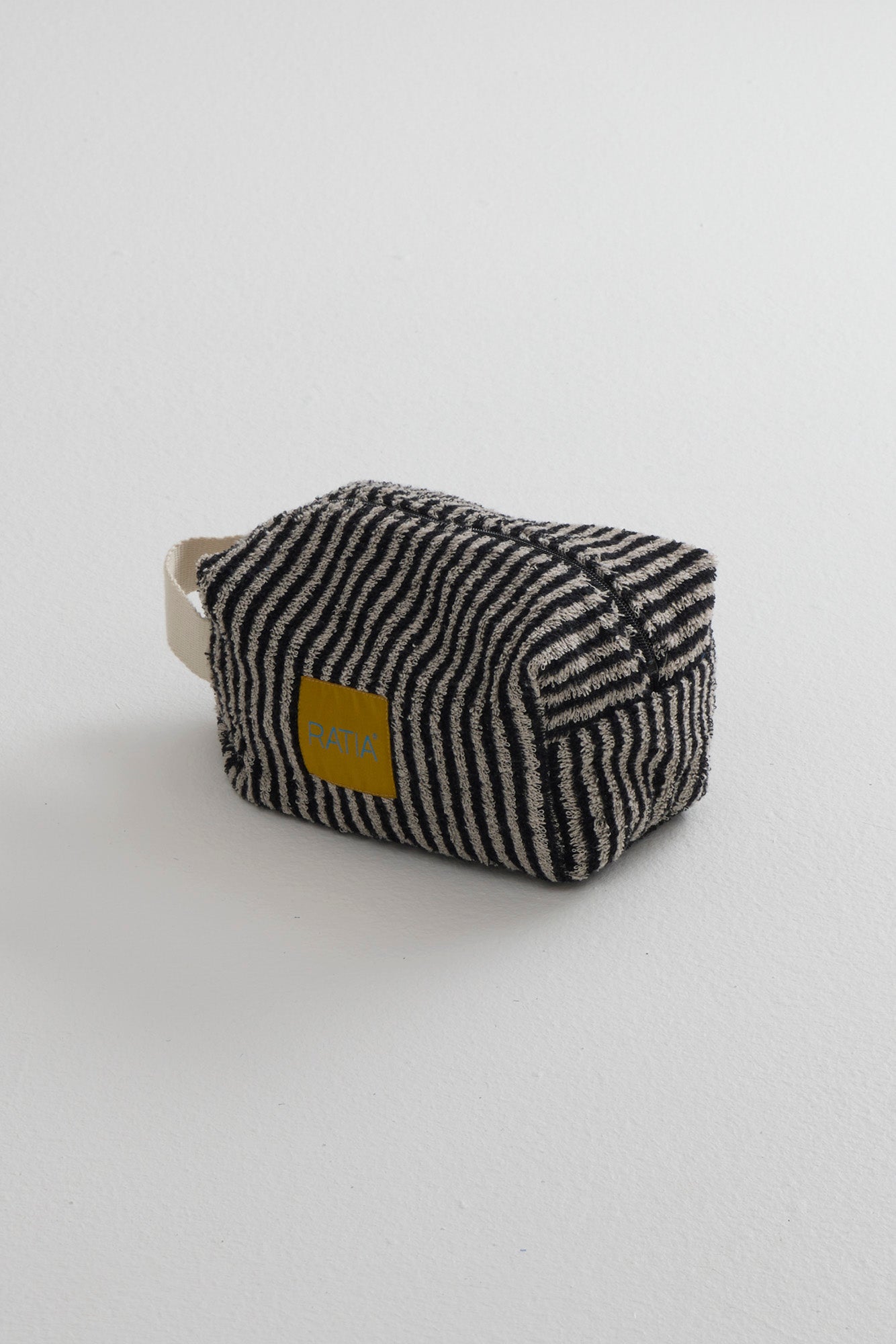 Toilet bag Raita, Black/Sand