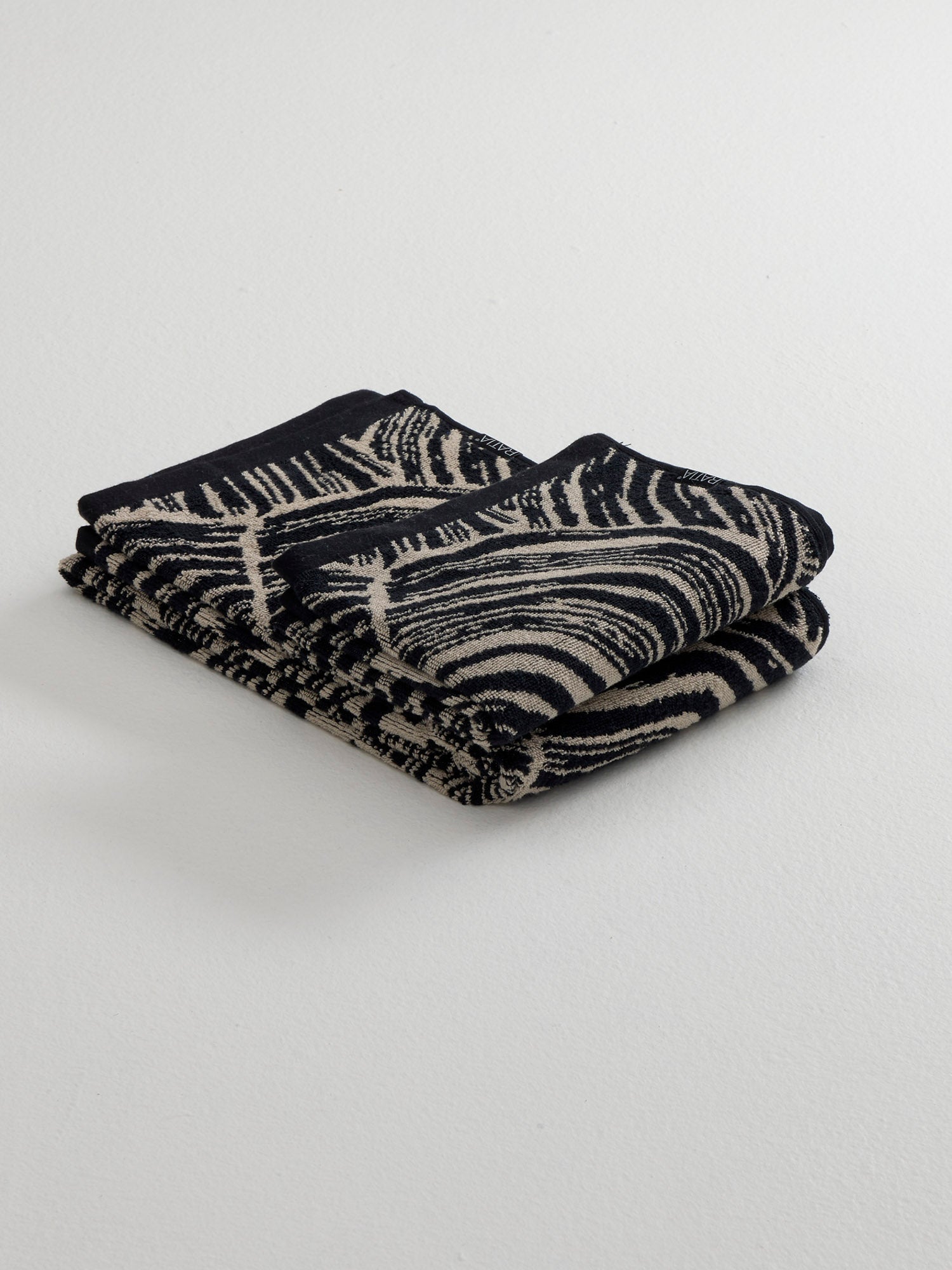 Bath Towel Kalliolla, Black/Beige