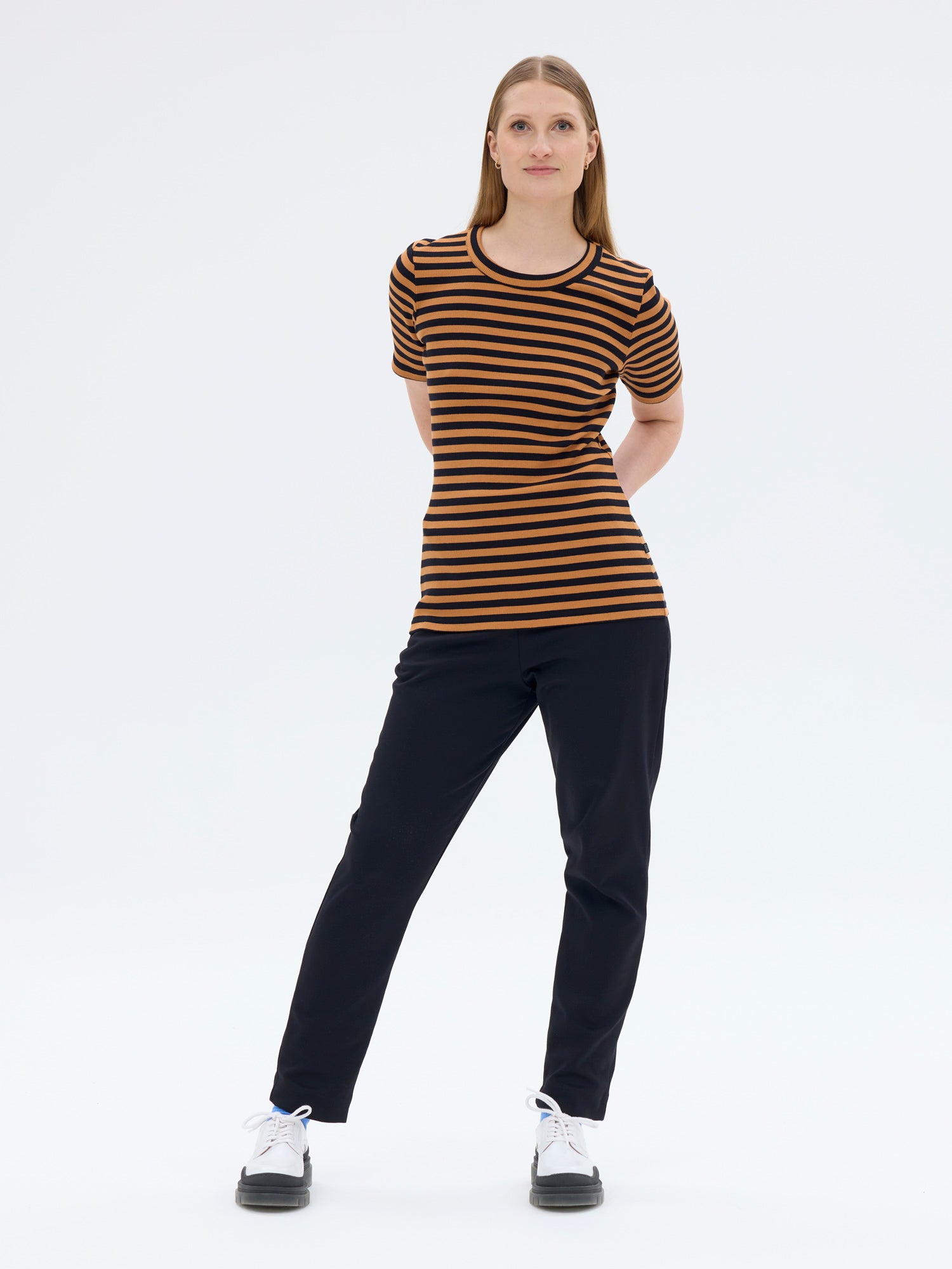 Brea Ribbipaita, Musta/Ruskea