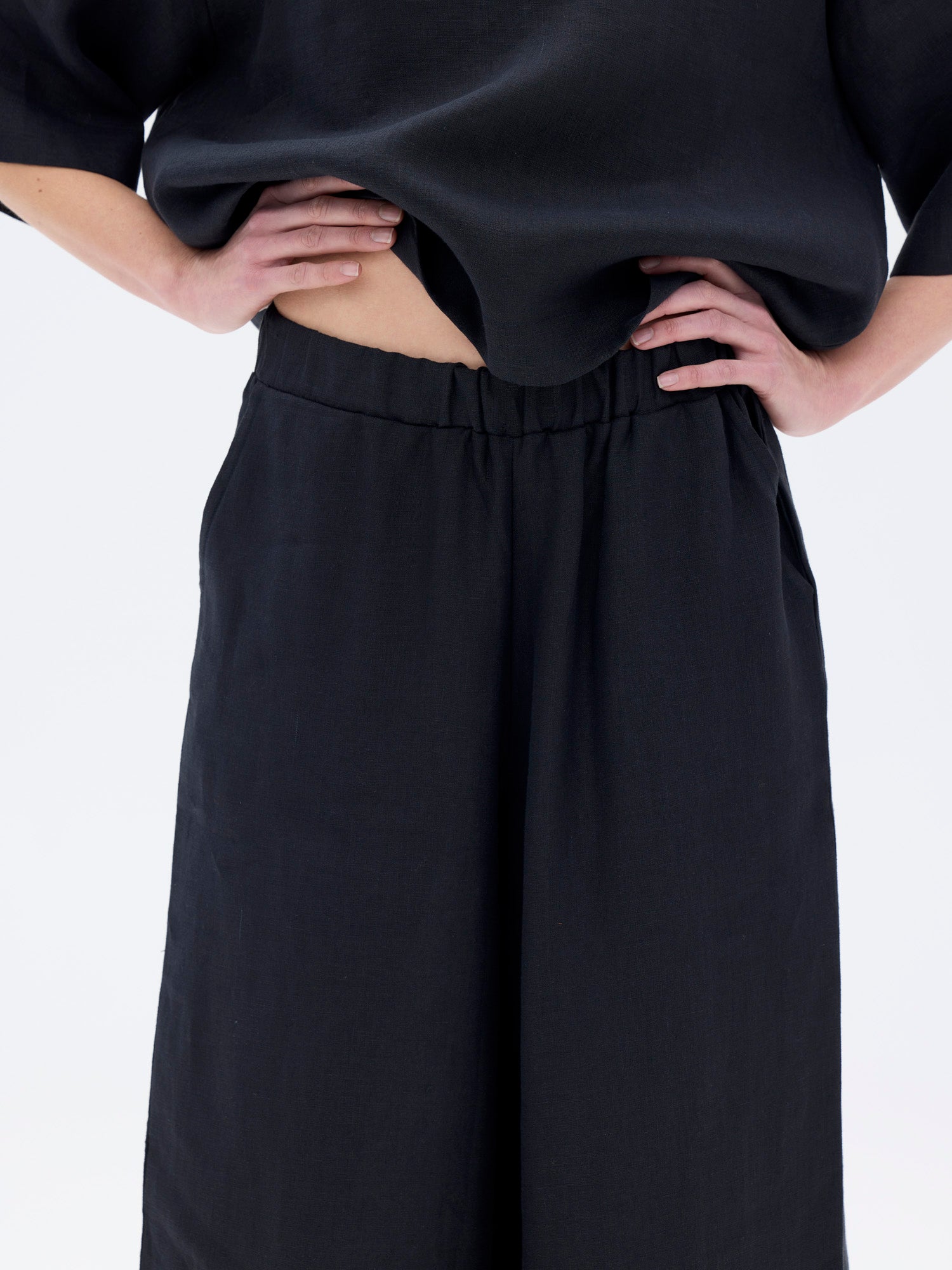 Minttu Linen Pants, Black