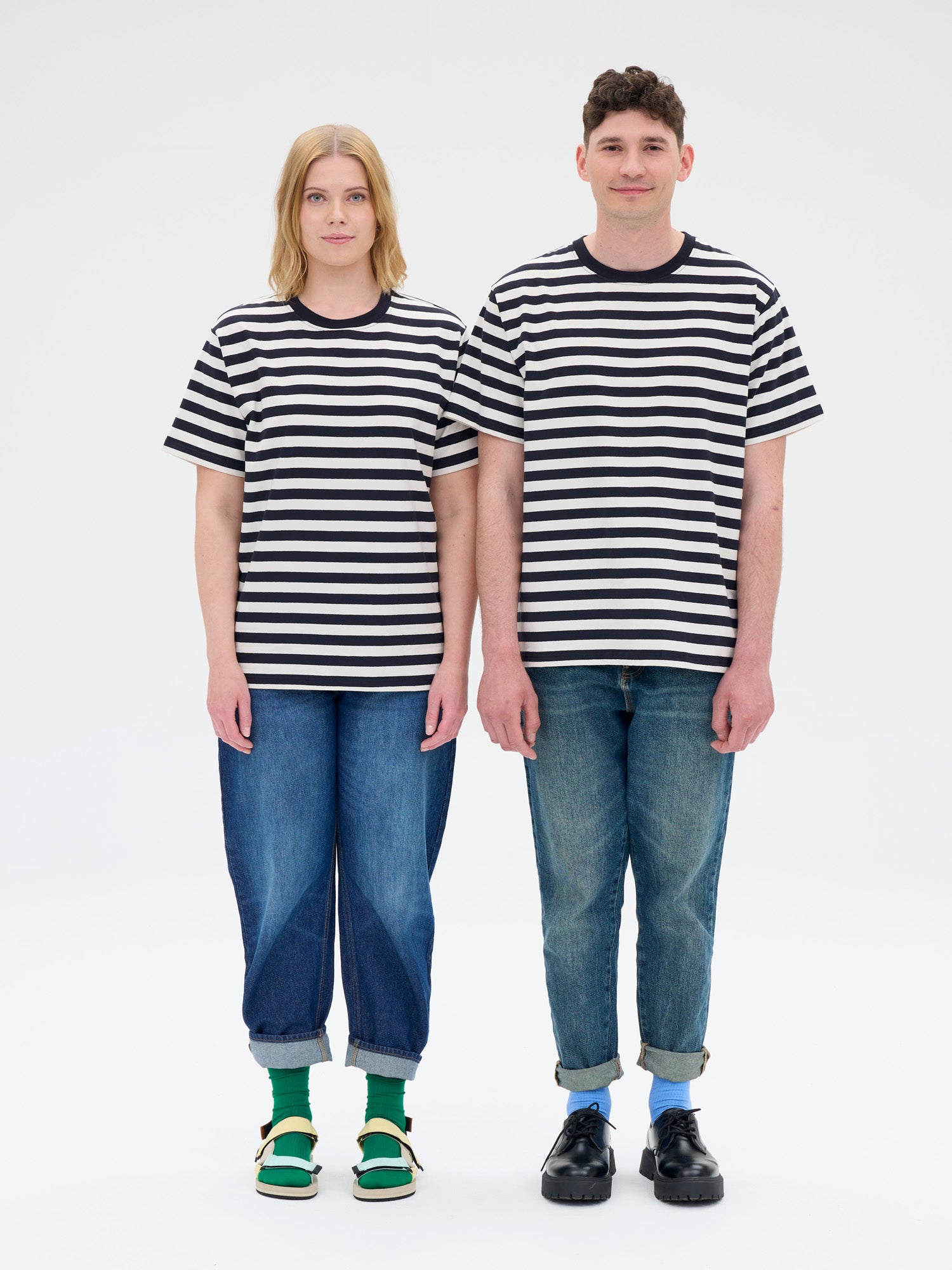 Unisex T-paita Novato Raita, Musta/Valkoinen
