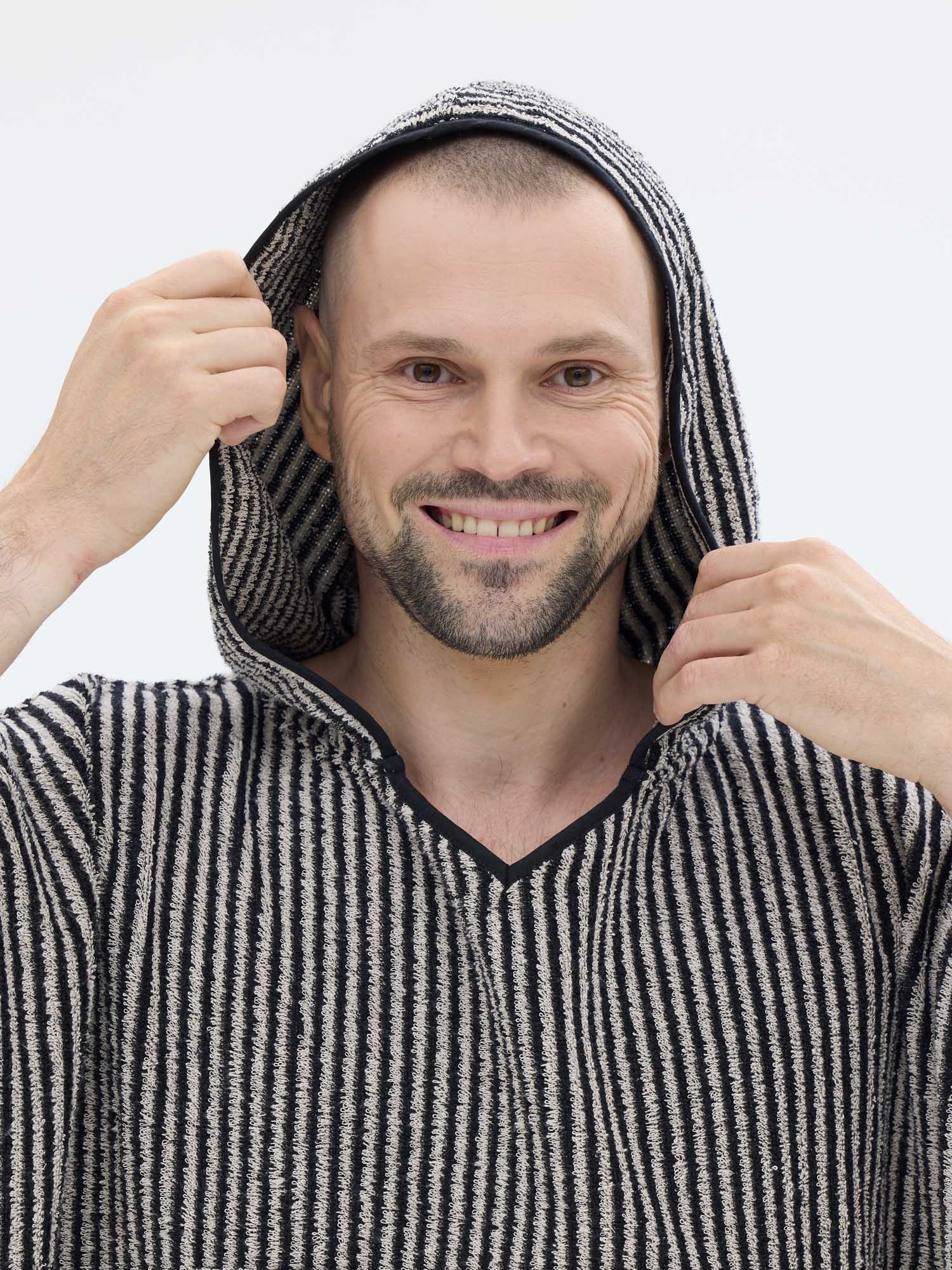 Unisex Poncho Raita, Musta/Hiekka